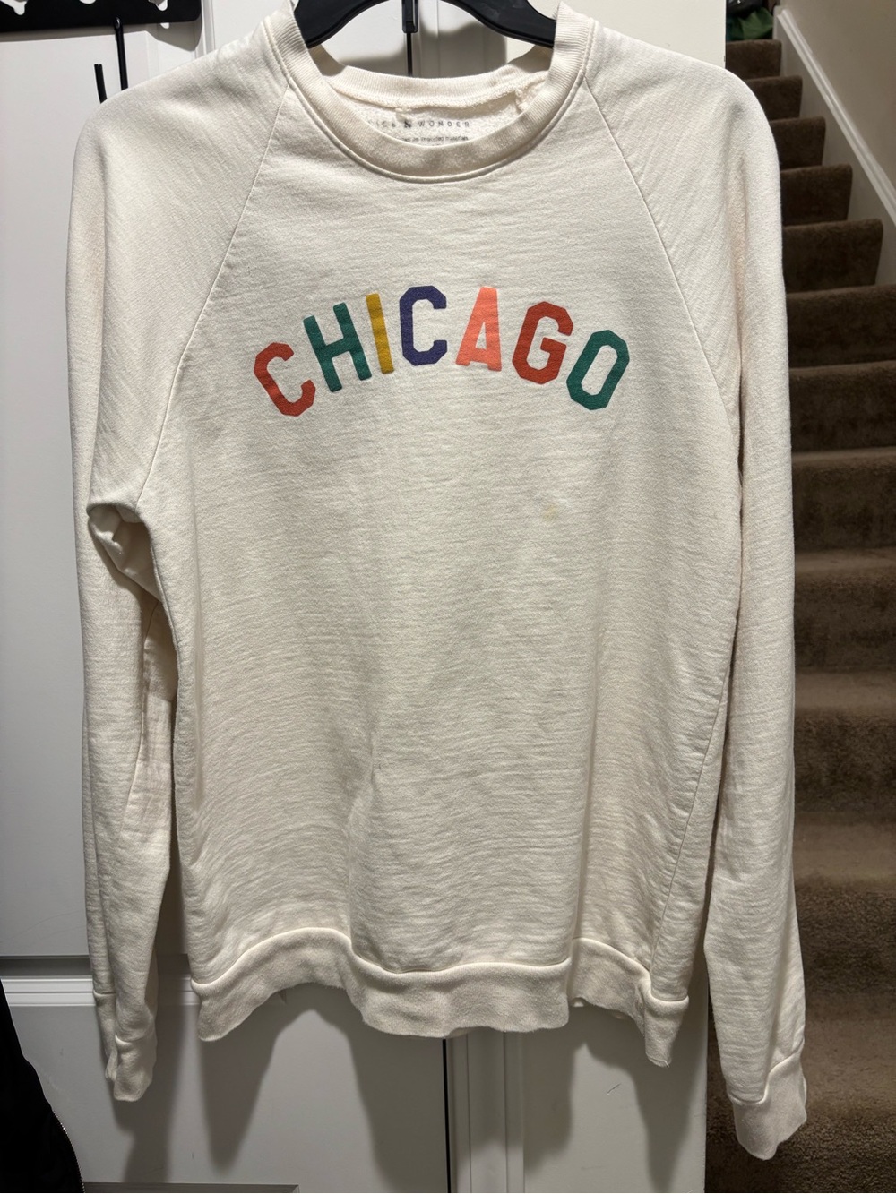 Alice & Wonder Women’s Cream 'Chicago' Graphic Sweatshirt